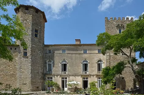Location de château médiéval en Languedoc