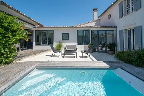 Location villa ile de R&eacute;, maison de village proche plage | ChicVillas